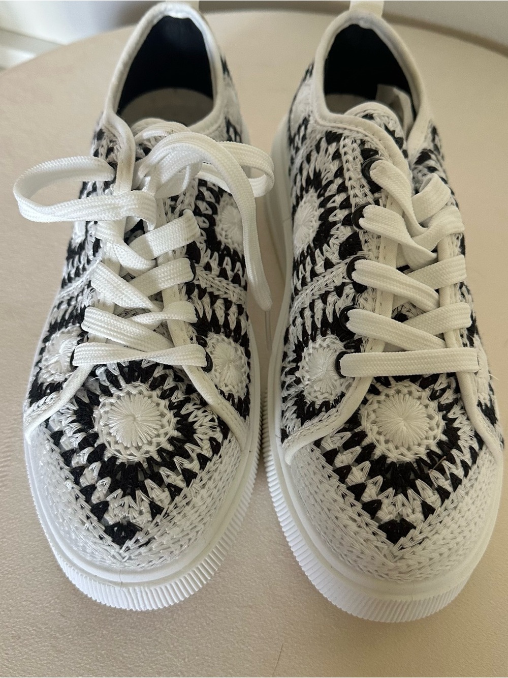 NWOB Maya Shoes Black & White Crochet Lace-Up Sneakers—Sz 8